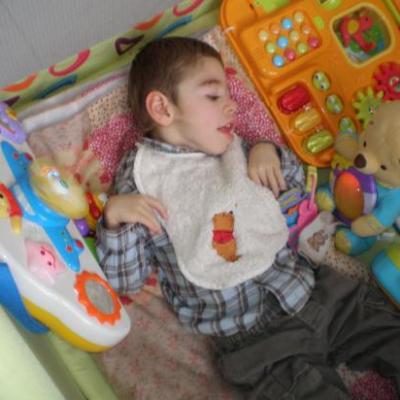 Dylan dans le parc de son cousin